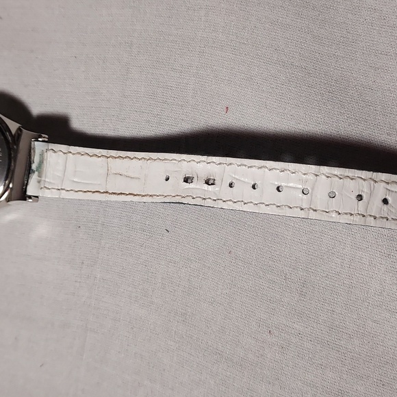 Vintage Avon Rhinestone Face Women's Watch Blue Band - Picture 7 of 8